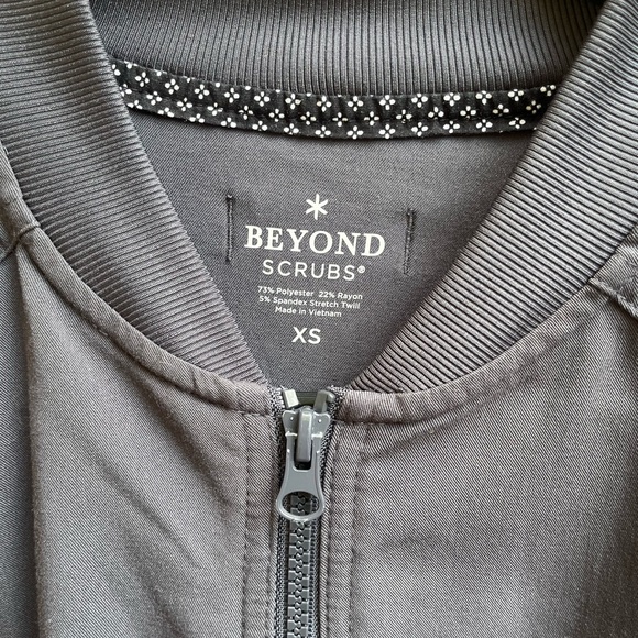 Beyond Scrubs Women's Charcoal Utility Jacket - Picture 2 of 3